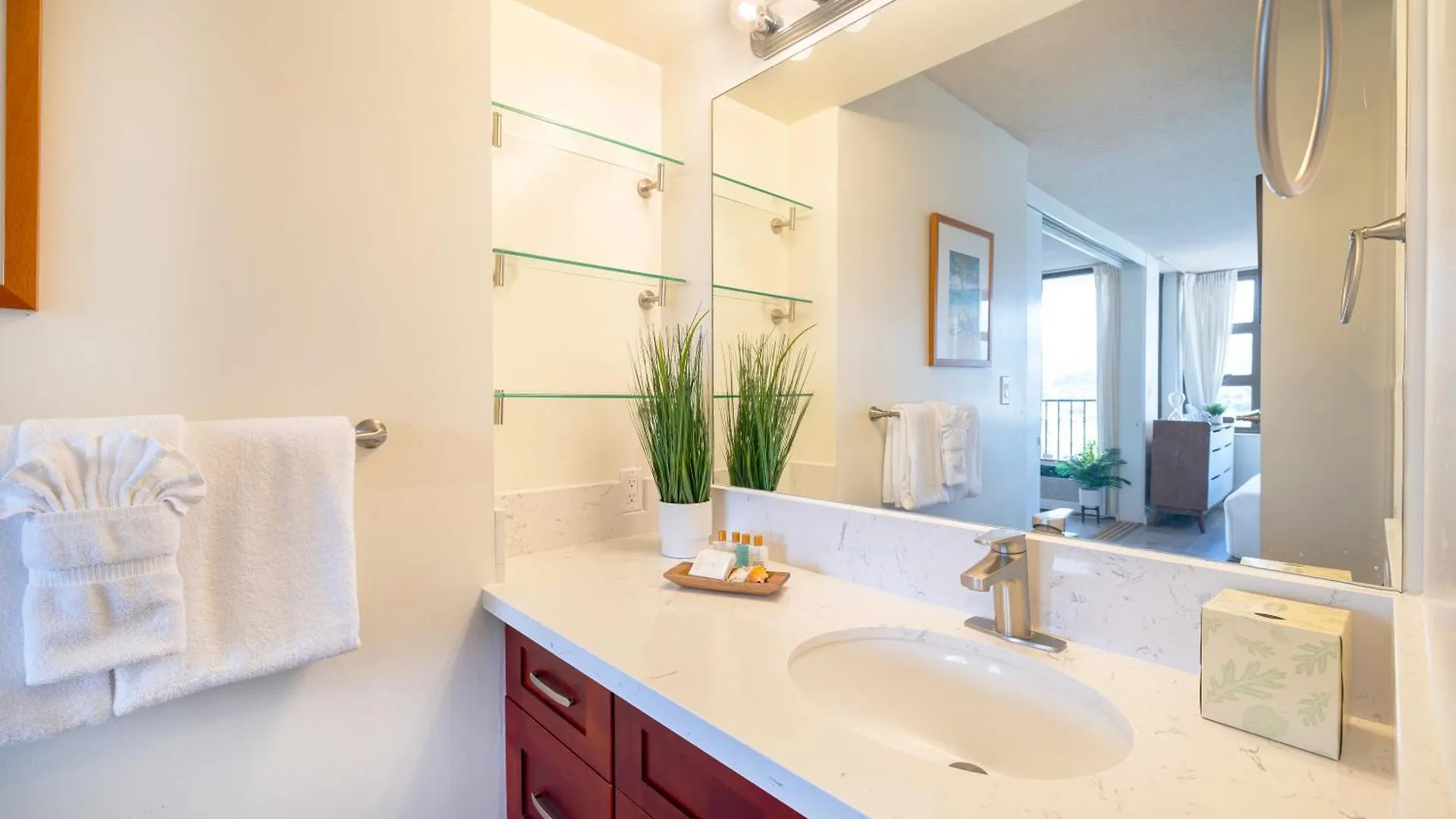 Mountain View Getaway, Free Parking And Beach Steps Away Honolulu