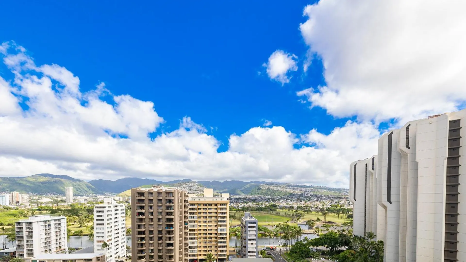 Mountain View Getaway, Free Parking And Beach Steps Away Honolulu 0*,  United States