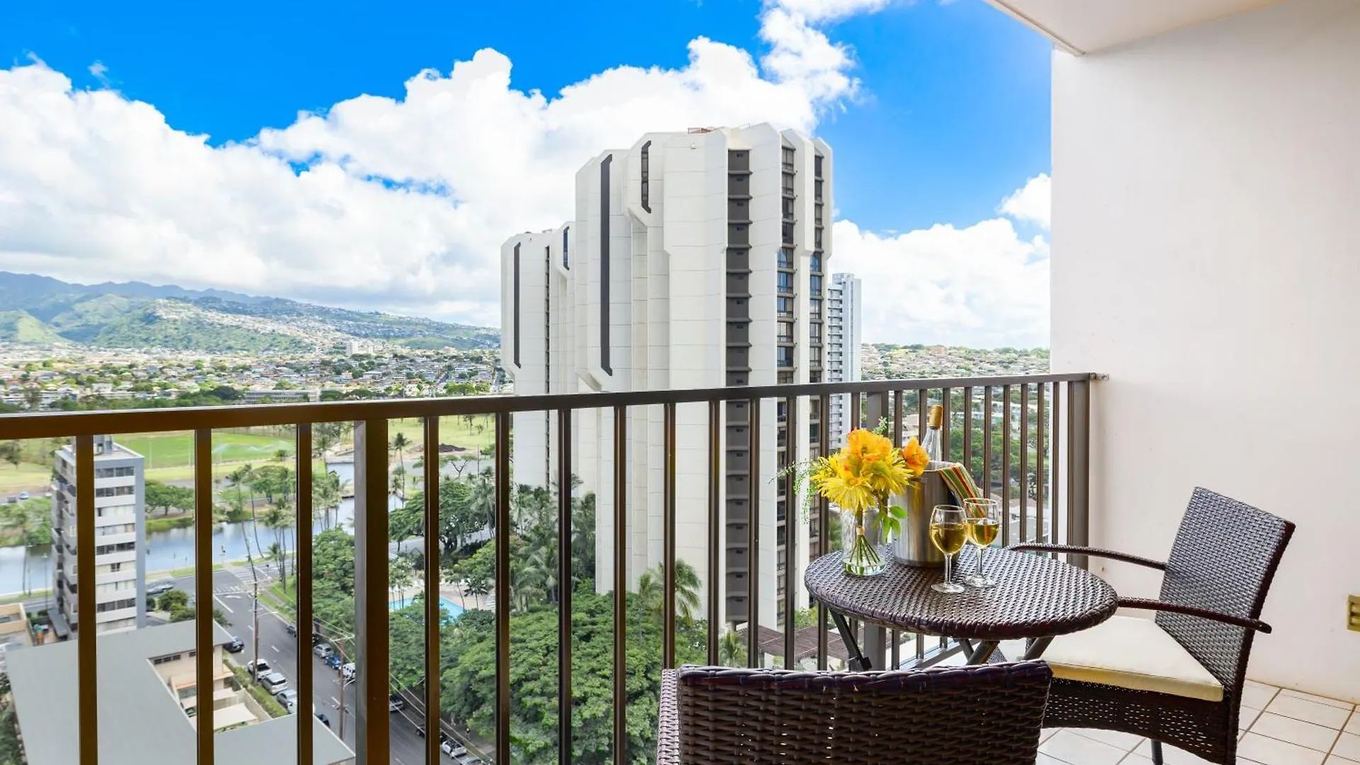 Apartment Mountain View Getaway, Free Parking And Beach Steps Away Honolulu