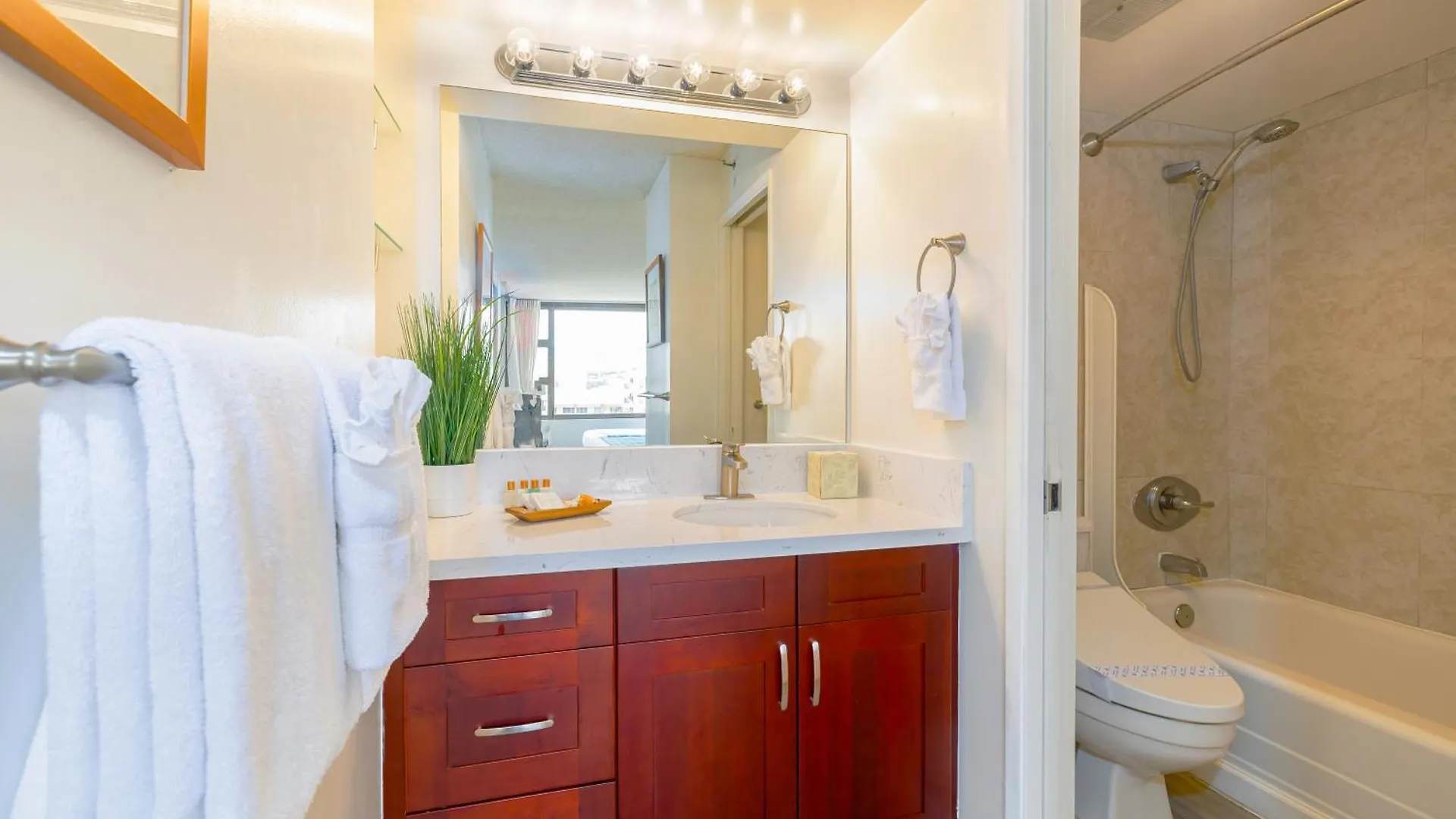 Apartment Mountain View Getaway, Free Parking And Beach Steps Away Honolulu