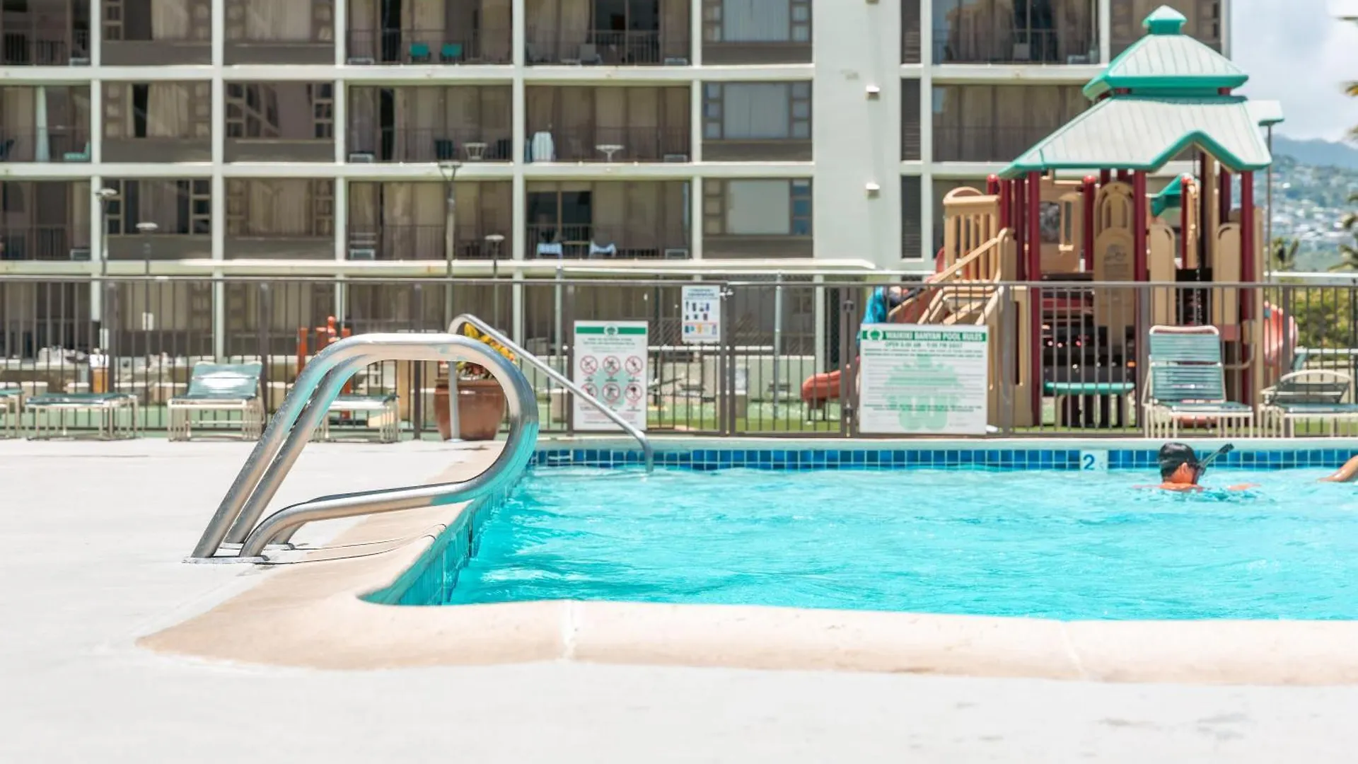 Mountain View Getaway, Free Parking And Beach Steps Away Honolulu Apartment